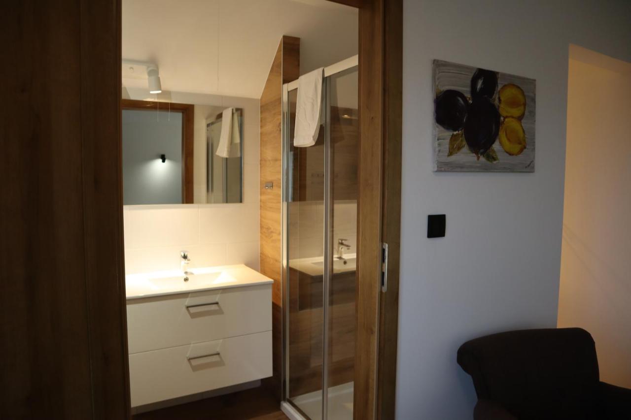 Fratole Villa Nielisz Exteriör bild